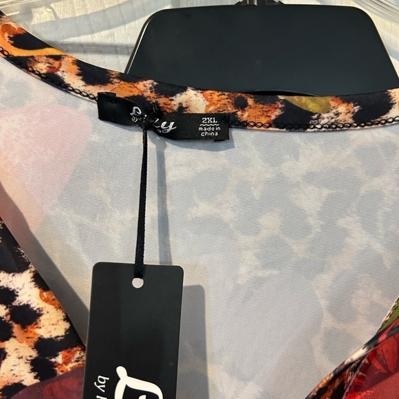 NWOT” Lily” Butterflies and Leopard Design Top - Picture 4 of 4